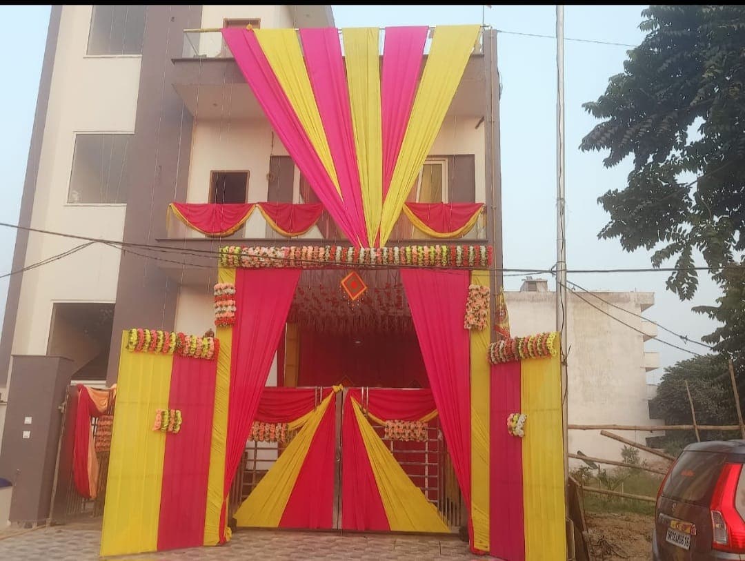 House Entrance Decor - Main View